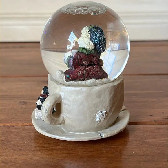 BOYDS BEARS & FRIENDS Miniature Snow Woman with Penguin Snow Globe - Picture 6 of 11